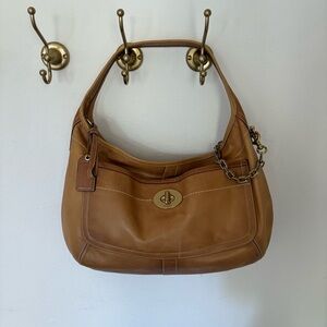 EUC Y2K Hobo Ergo Turnlock RARE!